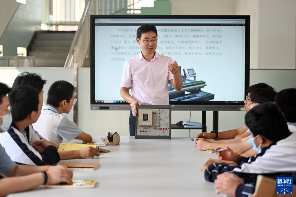 百老汇真人注册